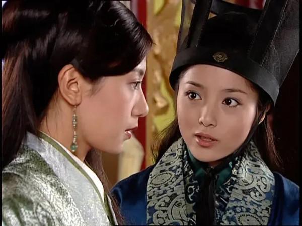 因《少年包青天》的龐飛燕成名,出道後只拍過7部戲,25歲就退圈 因《少年包青天》的龐飛燕成名,出道後只拍過7部戲,25歲就退圈