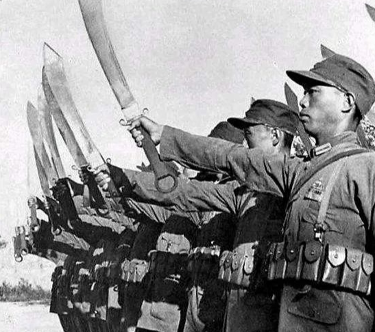 1981年，韓先楚回鄉探親，同鄉親見面後，立即向軍區下了一道軍令