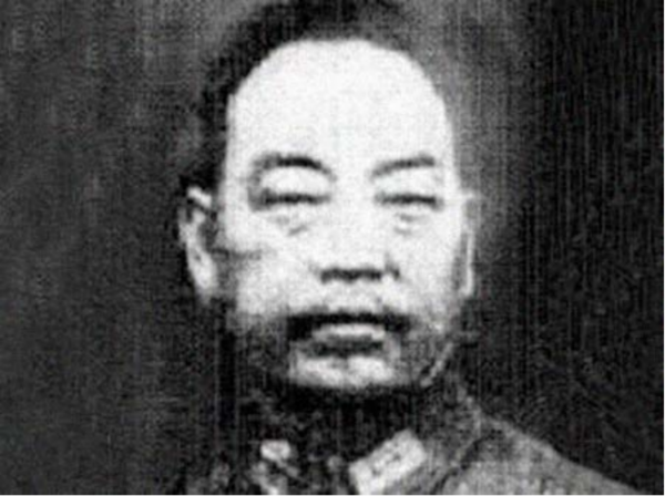 1937年，一農民來投靠新四軍，葉挺軍長為難道：你的歷史地位太高