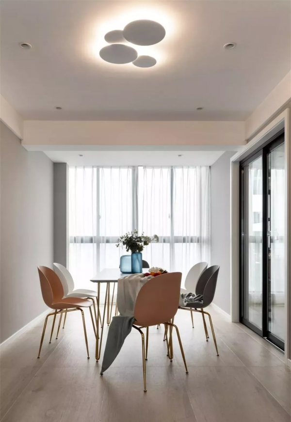 小尼宅配 | 120m²的三居室,溫馨又舒適的家 小尼宅配 | 120m²的三居室,溫馨又舒適的家