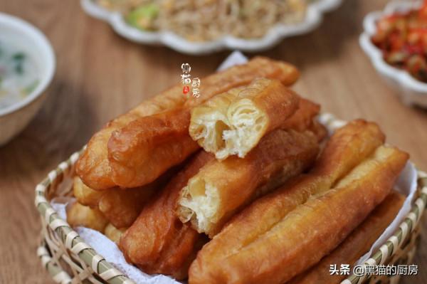 炸油條用普通麵粉還是高筋麵粉？酵母粉還是泡打粉？我來告訴你