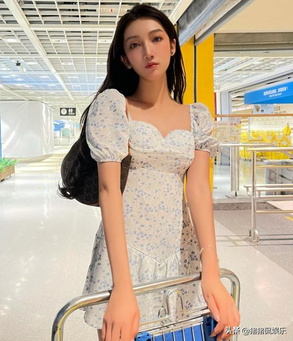 都美竹曬生活美照，遭到黑粉諷刺，霸氣回懟：這是我的正常生活