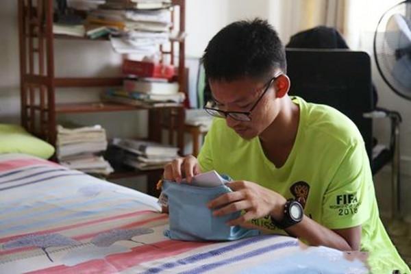 王恆傑：高考後跪地謝母，放棄985名校