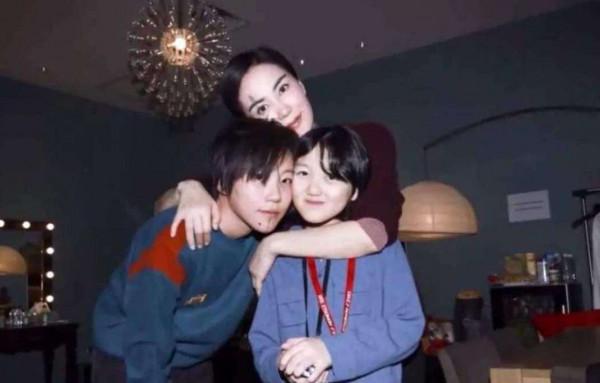 王菲前夫竇唯：兩次離婚最對不起女兒，兩份嫁妝背後是深沉的父愛