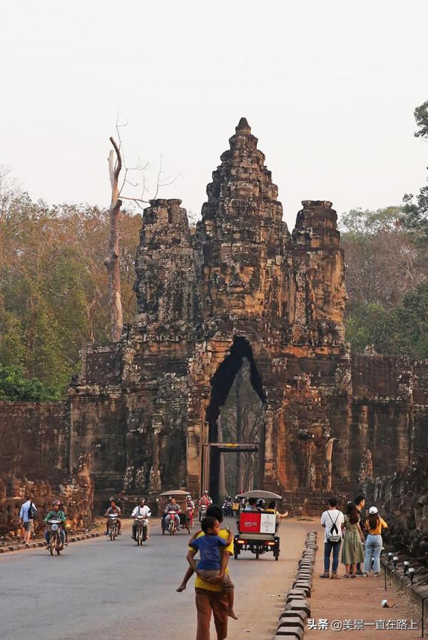 意象裡的吳哥1—巴戎廟,晨光裡金色的微笑 意象裡的吳哥1—巴戎廟,晨光裡金色的微笑