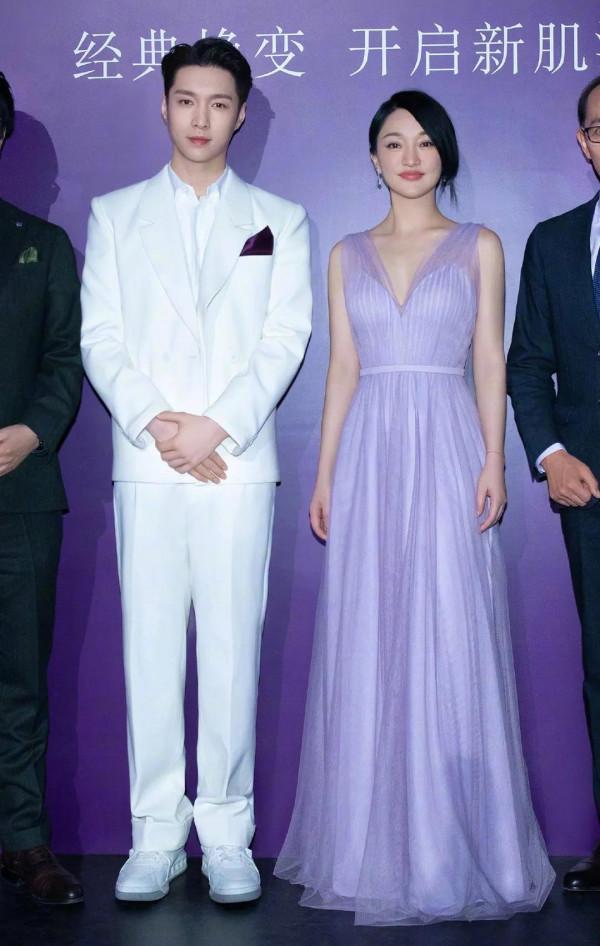 矮個子女生周迅楚楚動人