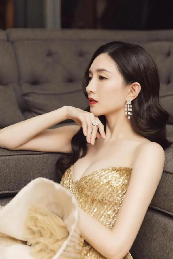 江疏影:一看就是御姐型的,尤其是第七張滿滿的征服欲 江疏影:一看就是御姐型的,尤其是第七張滿滿的征服欲