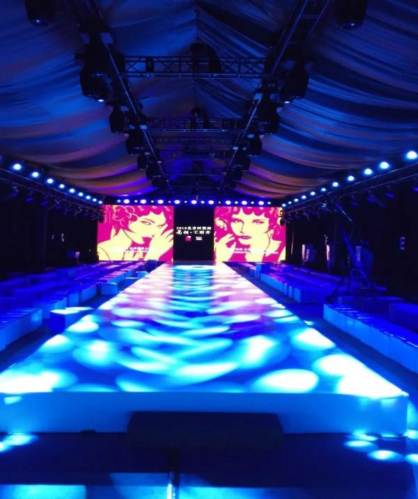 八大男神之—顏值與才華並存的國際超模