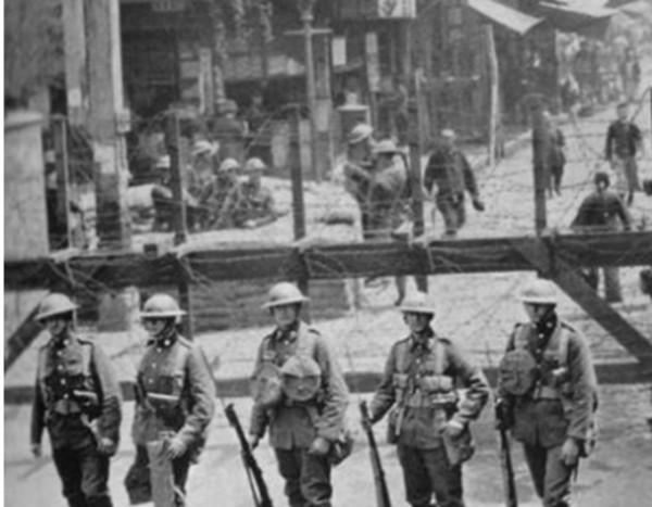 名家如何評《荷塘月色》？余光中：中學生水平，莫言：病態的唯美