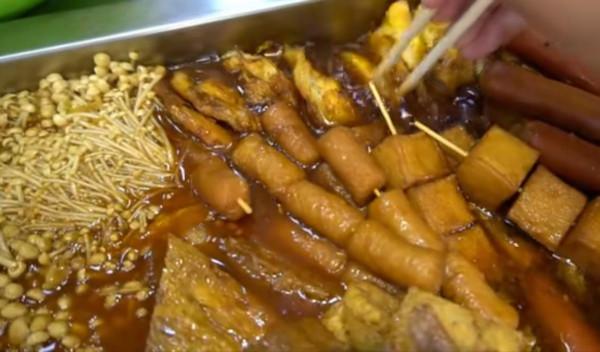 山東大哥賣小吃,天價肉一片8元太暴利,200萬豪車用來拉貨 山東大哥賣小吃,天價肉一片8元太暴利,200萬豪車用來拉貨