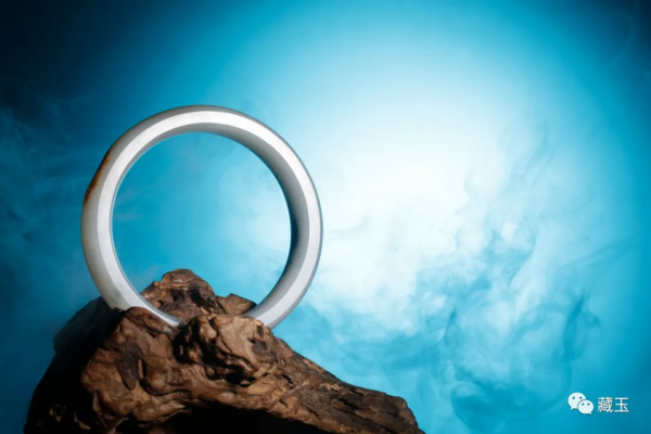 那些極為特殊的和田玉手鐲,誰不想擁有一個 那些極為特殊的和田玉手鐲,誰不想擁有一個