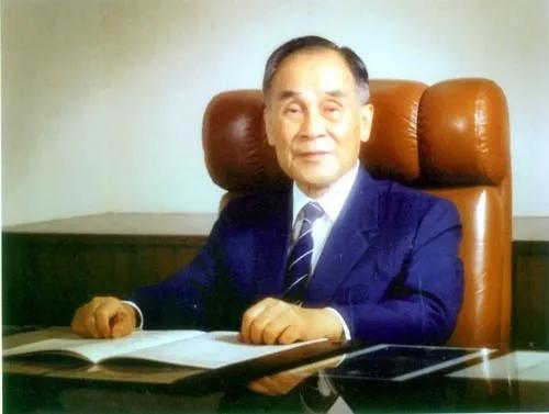 他是富二代資本家,死後卻享國葬待遇,為何? 他是富二代資本家,死後卻享國葬待遇,為何?