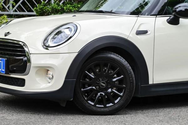1.2萬公里準新MINI COOPER，顏值爆表，勁省6萬
