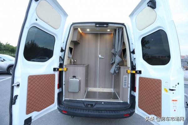 不到30萬福特房車怎麼選？新全順和新世代pro兩款經典車型對比