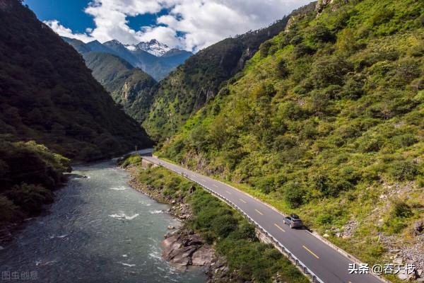 孝子方明接到鄉下母親重病住院的通知，連夜趕回家中