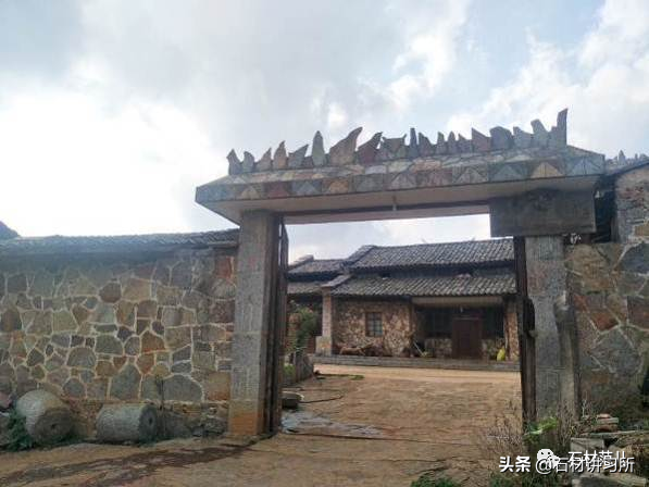 &OpenCurlyDoubleQuote;石頭寨&rdquo;裡看石頭