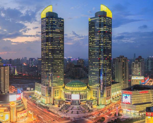 在香港有13棟大樓，在內地還有11個商場，陳啟宗才是隱形富豪