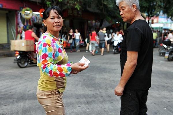 火車站經常看見這種大媽:說住宿一晚僅需30元?過來人:都是套路 火車站經常看見這種大媽:說住宿一晚僅需30元?過來人:都是套路