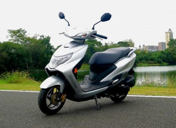 7980元起售,豪爵套娃踏板UCR100:油耗2升,配CBS,適合通勤代步 7980元起售,豪爵套娃踏板UCR100:油耗2升,配CBS,適合通勤代步