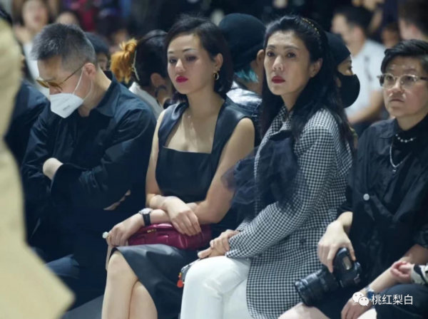 才兩個月沒見,蘇芒都憔悴成這樣了? 才兩個月沒見,蘇芒都憔悴成這樣了?