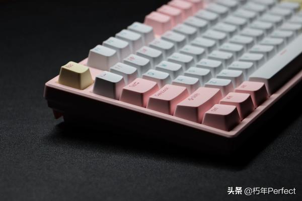 HELLO GANSS HS108T 三模熱插拔機械鍵盤開箱評測 HELLO GANSS HS108T 三模熱插拔機械鍵盤開箱評測