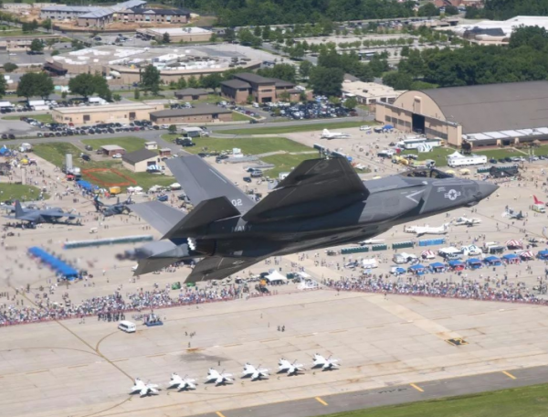 1979年,鄧小平訪美僅帶8名保鏢,9天內多次遇襲,如何化險為夷? 1979年,鄧小平訪美僅帶8名保鏢,9天內多次遇襲,如何化險為夷?