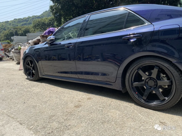 簡約又不失內涵的日規14代目豐田皇冠，只是為了完成兒時的夢