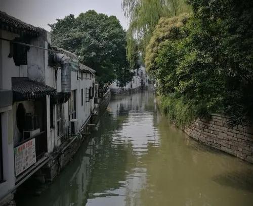 水岸民居，在義大利威尼斯，也在中國江南