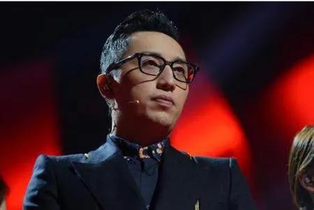 “好舌頭”的華少，走到今天又能去怪誰？夜深人靜時他可曾後悔過