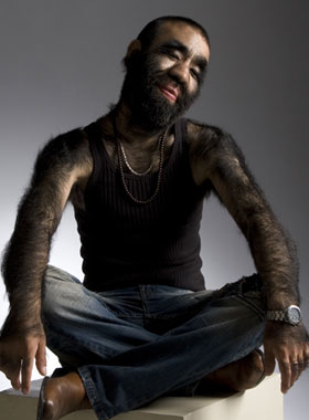 毛孩于震寰：出專輯，42歲娶90後嬌妻，他是如何走上人生巔峰的？