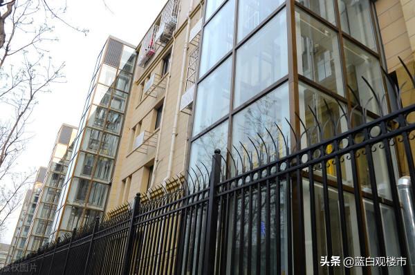 少數服從多數！家屬院普及電梯，釘子戶收回宅基地，城市化加速了