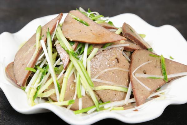 滷豬肝時，不要直接下鍋，記住1個小竅門，鮮嫩好吃沒腥味