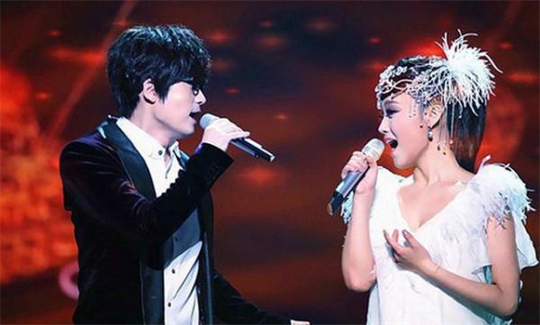 《星光大道》4位明星,造人設、炒作、耍大牌,只剩鳳凰傳奇在堅持