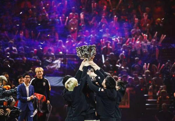 FPX戰隊官宣輔助Crisp離隊,奪冠班底除LWX已全部離隊 FPX戰隊官宣輔助Crisp離隊,奪冠班底除LWX已全部離隊