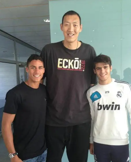 中國巨人,身高2.36米獲世界紀錄,娶1.9米的妻子,現狀如何? 中國巨人,身高2.36米獲世界紀錄,娶1.9米的妻子,現狀如何?