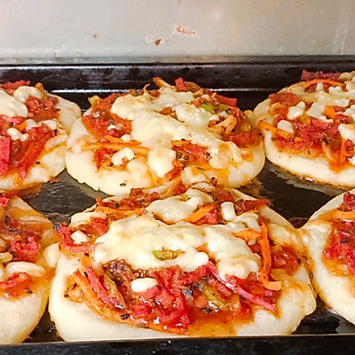 這道迷你小披薩藏著小驚喜，瞬間征服你