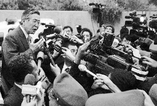 540名人質在日使館被“抗日分子”綁架，驚魂126天，載入特戰教材