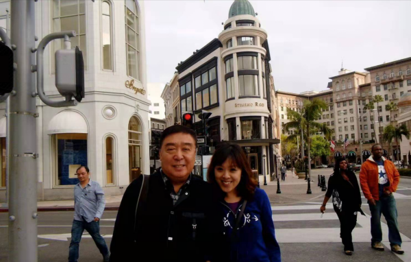 師勝傑逝世三年，妻子宋豔為他留在故居，身在國外的女兒怎樣了