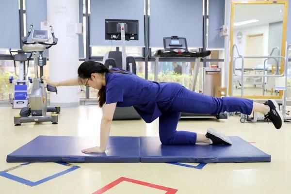 簡單幾招緩解腰痛,躺著也能做→ 簡單幾招緩解腰痛,躺著也能做→