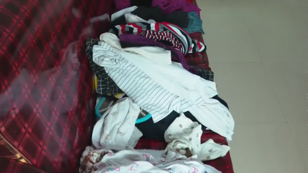 湖南媳婦好吃懶做，吃喝拉撒全在臥室解決，氣得老公掂菜刀砍她