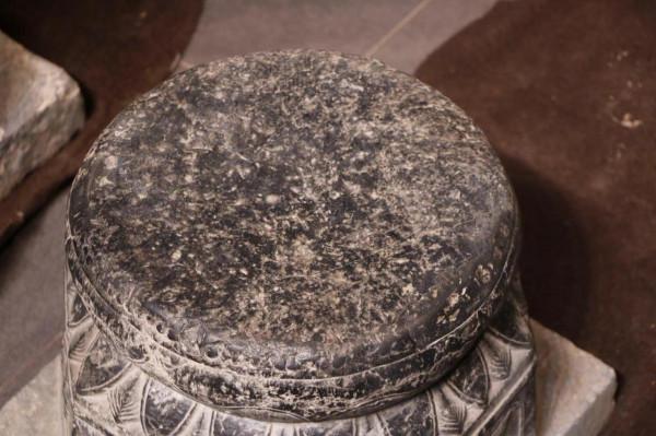 展現明代傢俱石雕精髓