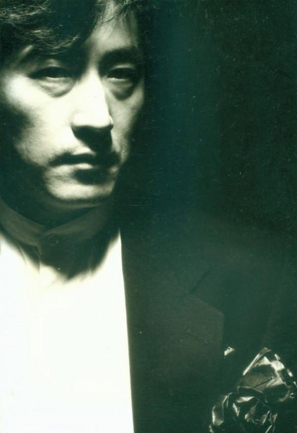 楊立新：父親和哥哥很早離世，德藝雙馨的他有兩大煩惱