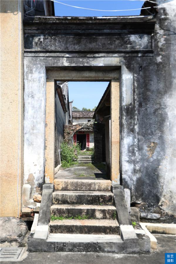 粵東有一座石寨古村落,牆寬4米的“城中城”,固若金湯名不虛傳 粵東有一座石寨古村落,牆寬4米的“城中城”,固若金湯名不虛傳