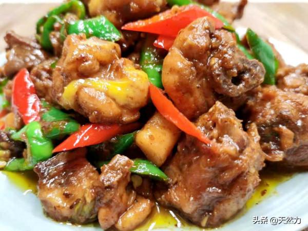 炒雞簡單又好吃的正確做法，不柴不腥，雞肉滑嫩入味，超下飯