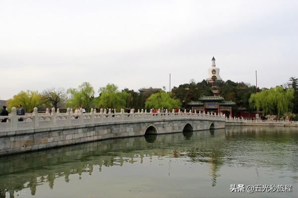 北海公園永安橋 一對被&OpenCurlyDoubleQuote;錯置&rdquo;的石獅子
