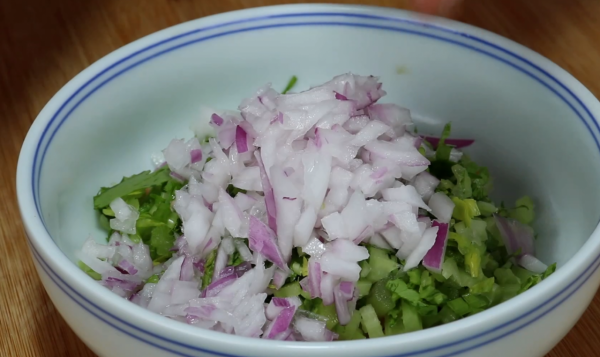 洋蔥是個寶,常吃血管不堵不生病,不炒不涼拌,出鍋搶著吃 洋蔥是個寶,常吃血管不堵不生病,不炒不涼拌,出鍋搶著吃
