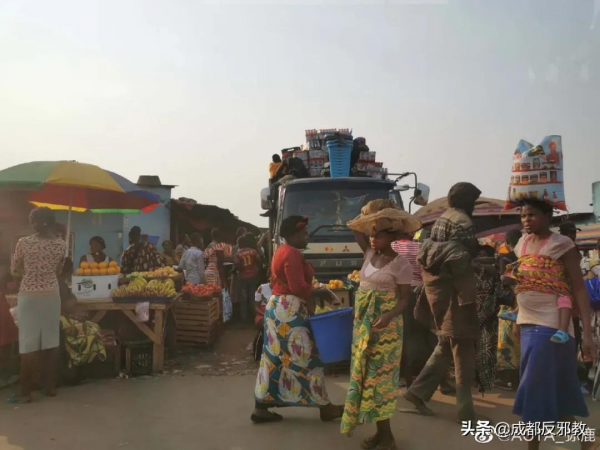 中國小夥逛非洲菜市場的真實感受:食物種類齊全、料理無奇不有 中國小夥逛非洲菜市場的真實感受:食物種類齊全、料理無奇不有
