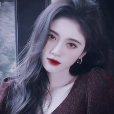 小臉女星的天下！這12個漫畫臉巔峰PK，大眼睛巴掌臉一個比一個美