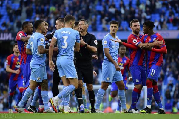 國際足球戰報:C羅進球曼聯3:0熱刺 皇馬2:1埃爾切 國際足球戰報:C羅進球曼聯3:0熱刺 皇馬2:1埃爾切