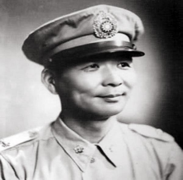 胡璉好心把新坦克讓給黃維，卻偏偏壞了，黃維在離援兵8裡處被俘